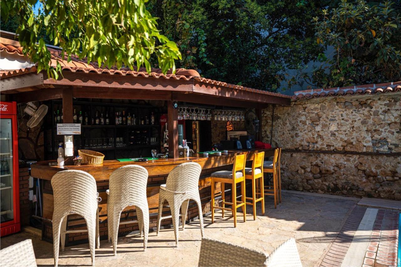 Castle Old Town Hotel Анталия Екстериор снимка