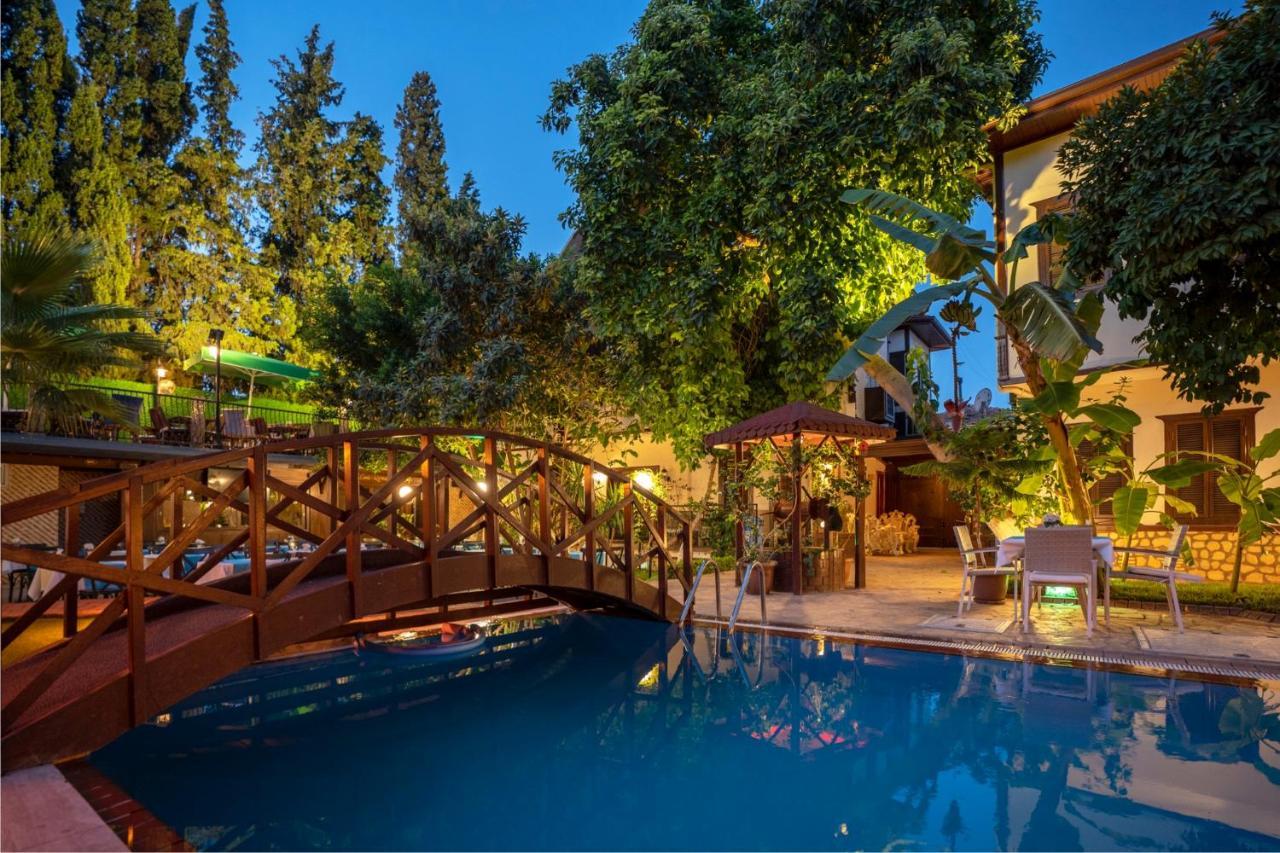 Castle Old Town Hotel Анталия Екстериор снимка