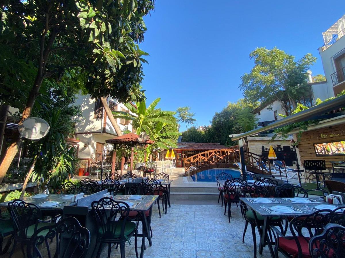 Castle Old Town Hotel Анталия Екстериор снимка
