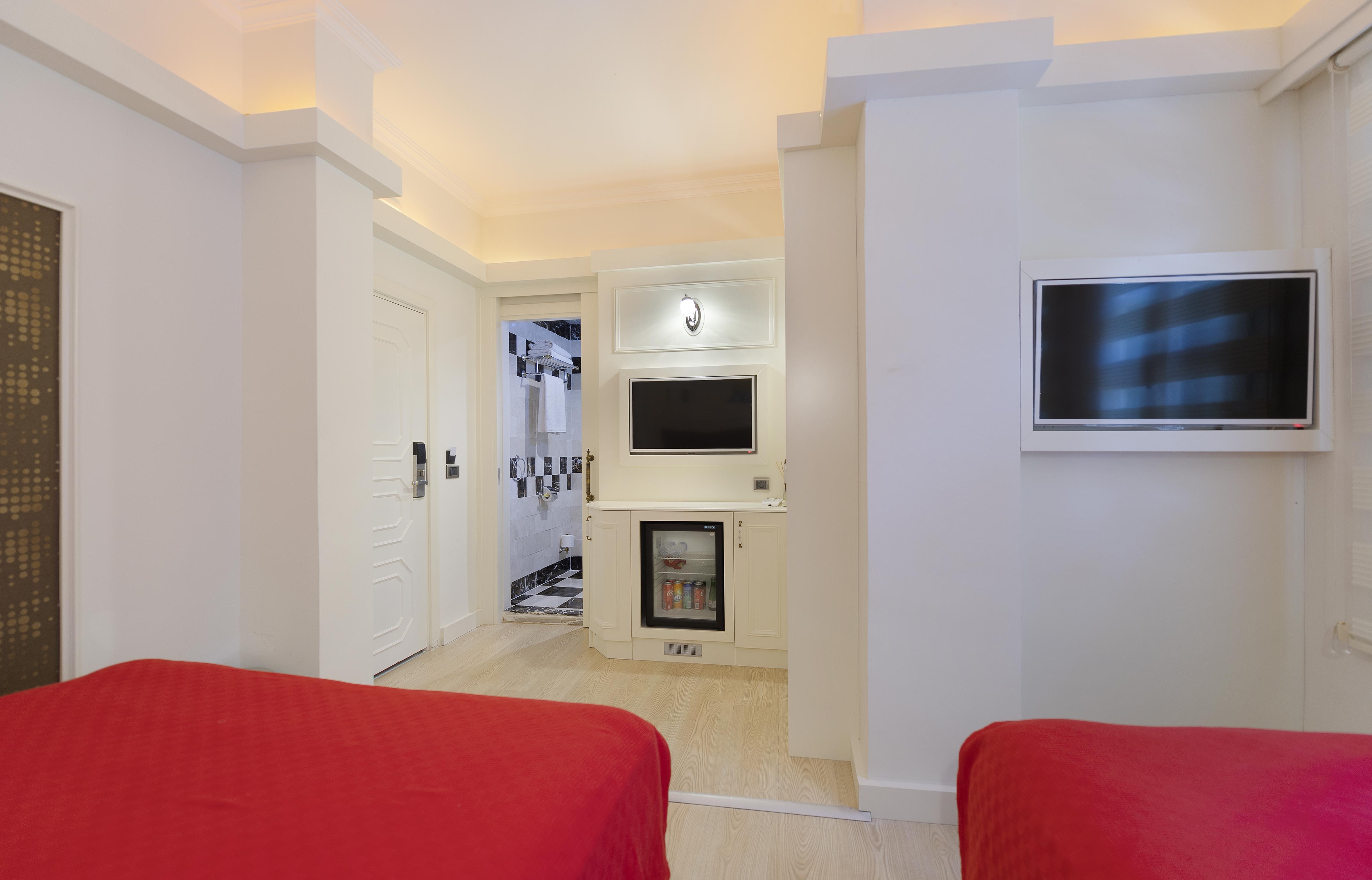 Castle Old Town Hotel Анталия Екстериор снимка