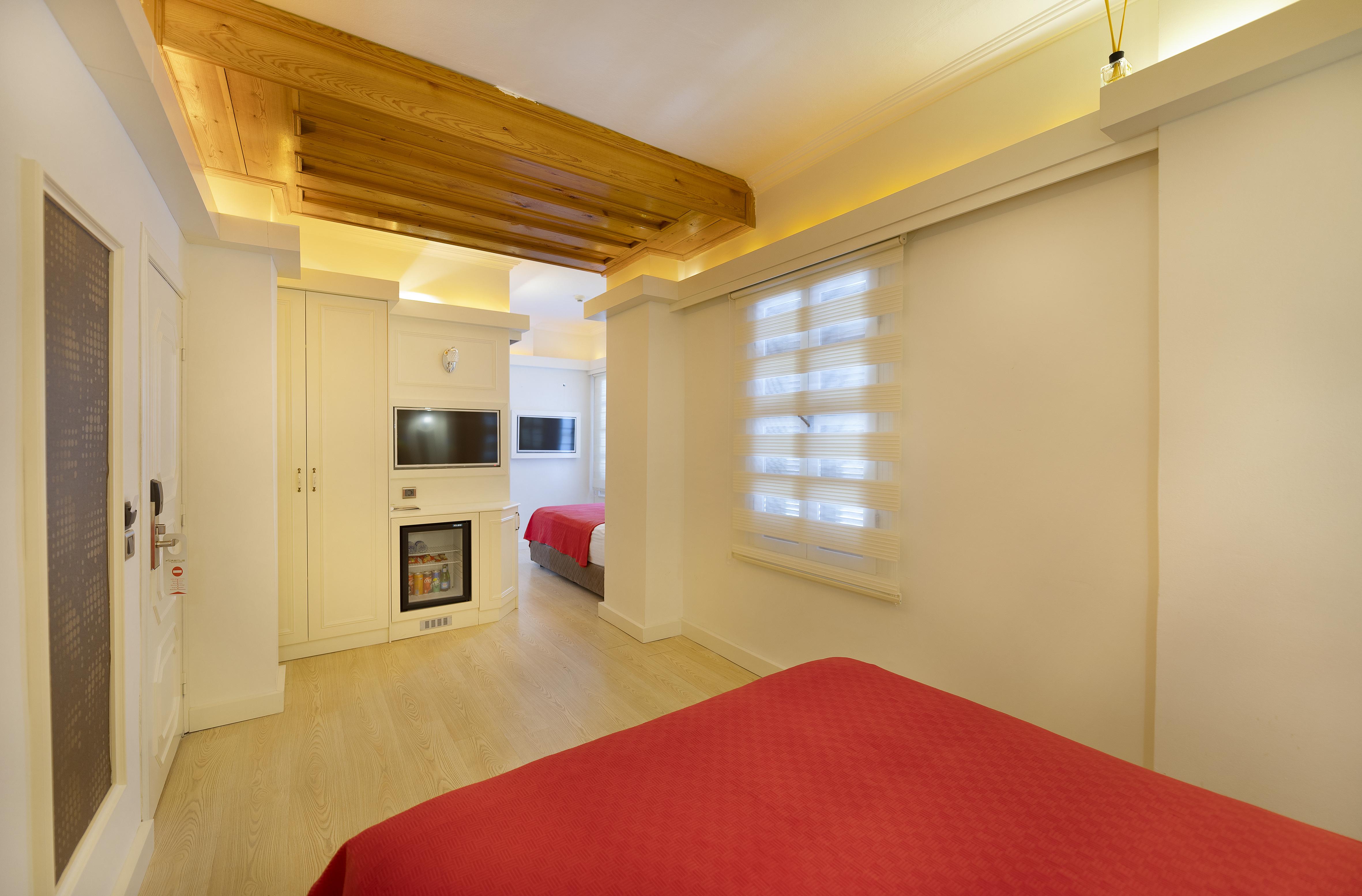 Castle Old Town Hotel Анталия Екстериор снимка