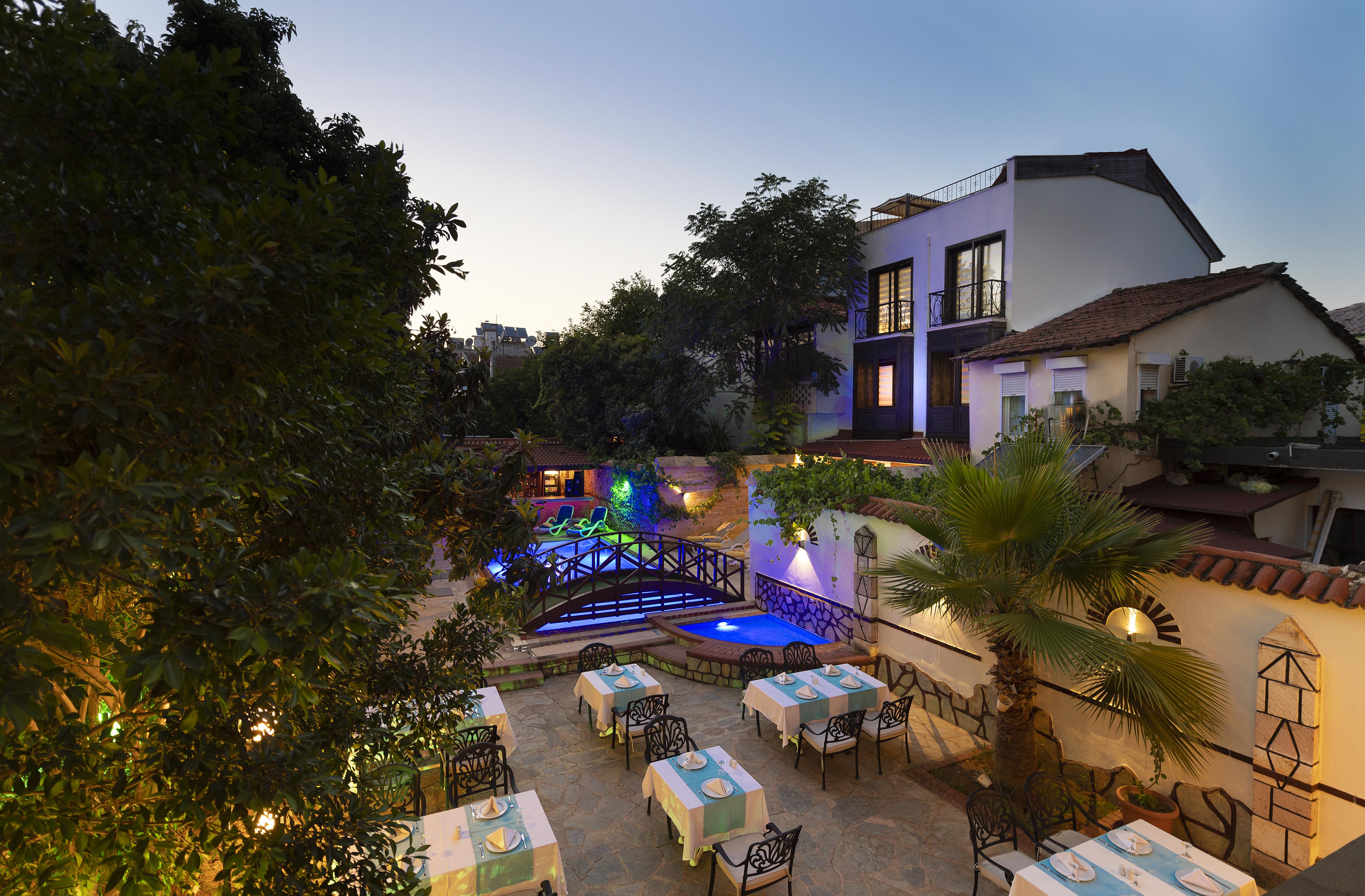 Castle Old Town Hotel Анталия Екстериор снимка