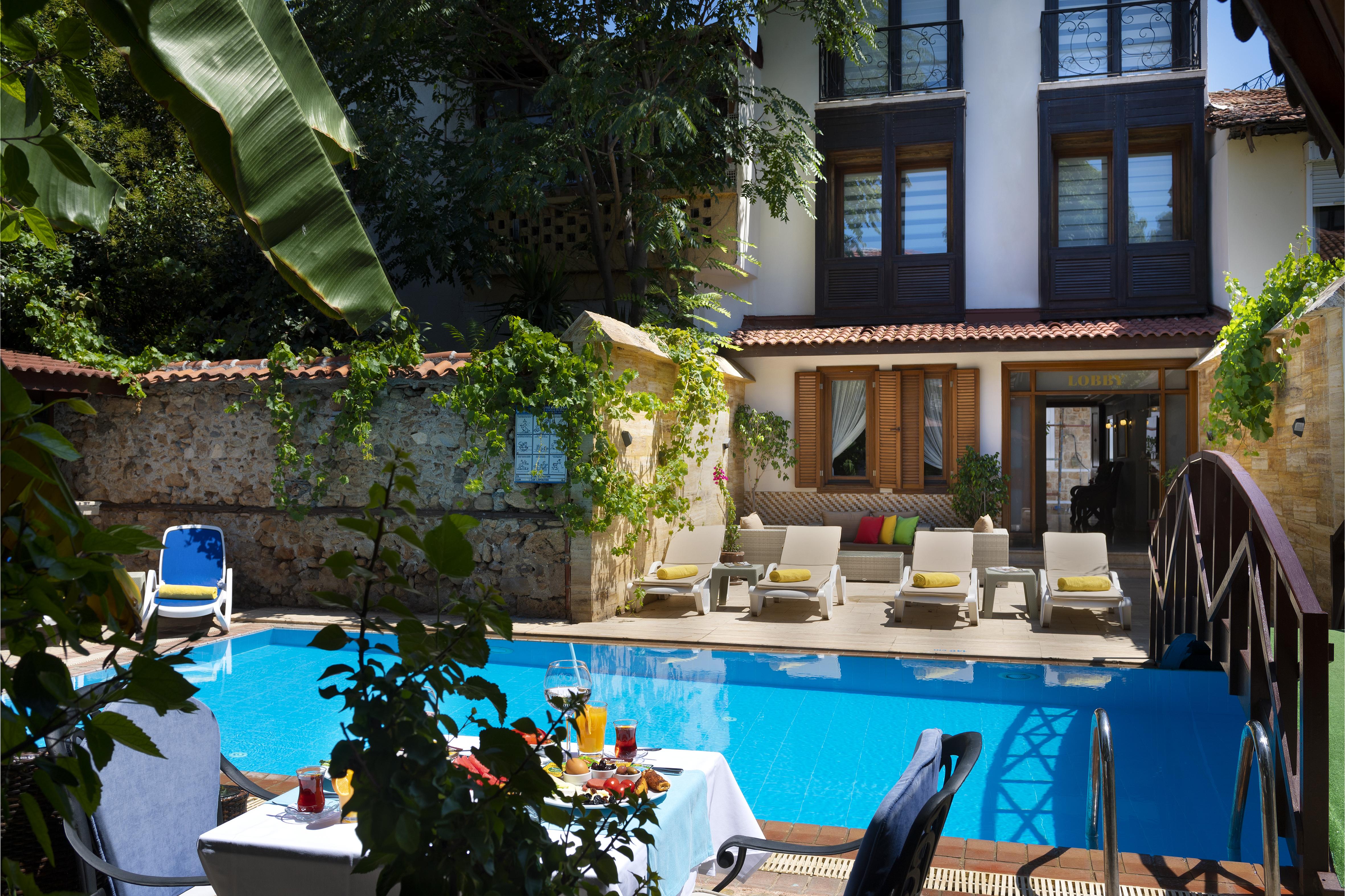 Castle Old Town Hotel Анталия Екстериор снимка